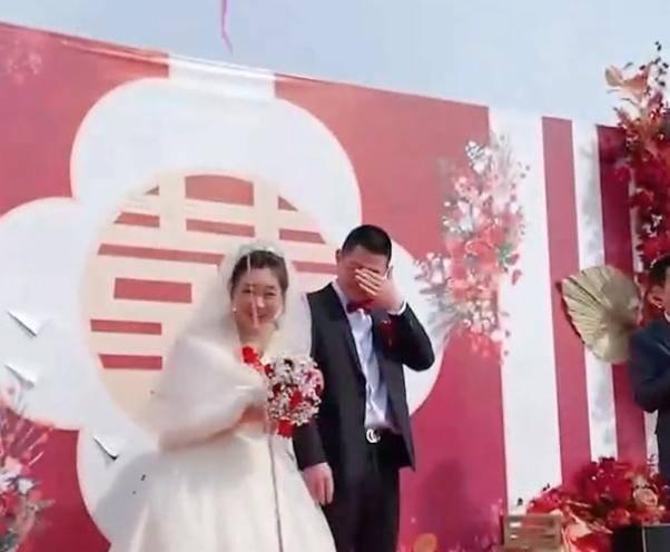 婚礼上的爆料视频,甜蜜回忆中的欢乐瞬间  第2张